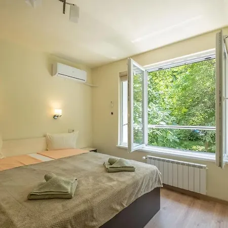 Location, Brand New 3 Bdrm & Free Parking Sofia
