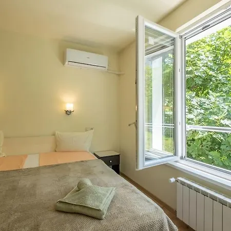 Location, Brand New 3 Bdrm & Free Parking Apartment