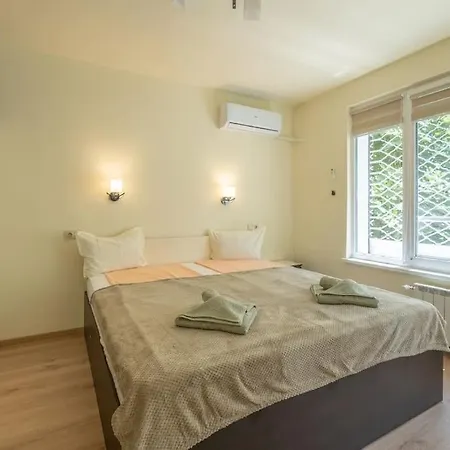 Location, Brand New 3 Bdrm & Free Parking Apartment *