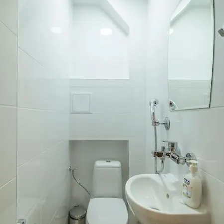 Apartment Location, Brand New 3 Bdrm & Free Parking *