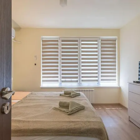 Apartment Location, Brand New 3 Bdrm & Free Parking Sofia