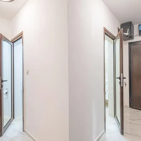 Location, Brand New 3 Bdrm & Free Parking Daire *