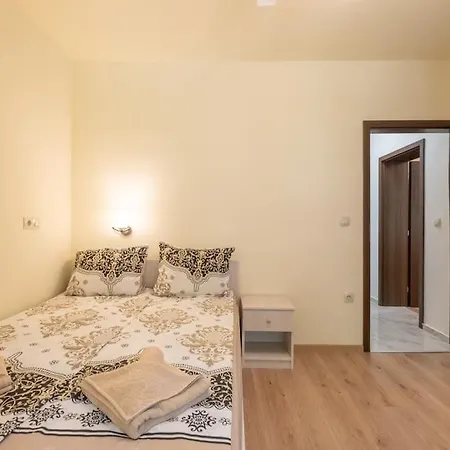 Location, Brand New 3 Bdrm & Free Parking * Sofya