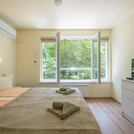 Location, Brand New 3 Bdrm & Free Parking Daire